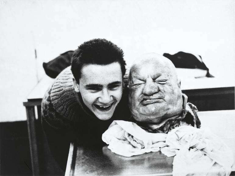 英國當代藝術家Damien Hirst...生死概念的詭譎詮釋與藝術爭議
